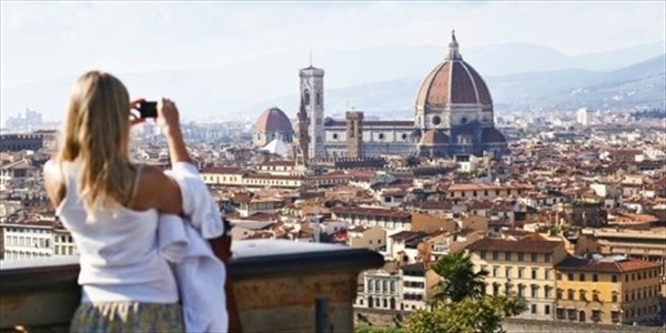 Giovanni Bozzetti - Il turismo in Italia e il free Travelers' Awards