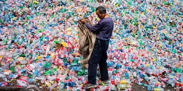 Giovanni Bozzetti - Verso un Planet Plastic